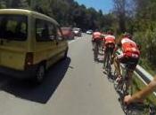 Adelantar ciclista pisando línea contínua