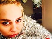 Miley Cyrus recibe alta hospitalaria viste árbol Navidad