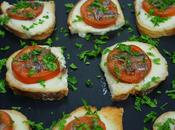 Tostas calientes mozzarella tomate