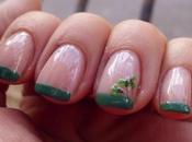 Manicura francesa florecillas