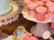 Mesa dulces cupcakes rosas