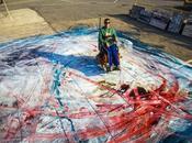 Mattia Luparia, artista pinta pincel silla ruedas