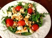 Ensalada pera, gorgonzola, tomates piñones nueces
