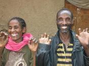 Gambo: pueblo alegría, abrazando personas lepra