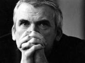 novelista enseña aprehender mundo como pregunta, Milan Kundera