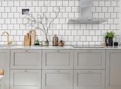 cocina gris detalles dorados