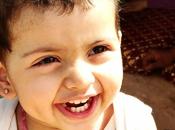 Sonrisa niña saharaui campamento Aaiún.( Fotografía Eduardo Marín.)