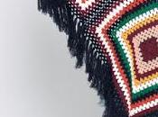 2449.- lleva estilo Folk