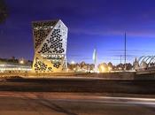 Hito urbano teselado