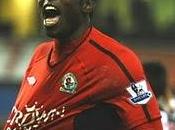 senegalés Mame Diouf remata victoria Blackburn Rovers ante WBA( 1-3)