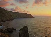 dorada atardecer baña confines