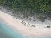 Tres náufragos salvan escribir 'Auxilio' playa isla desierta