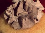 Cupcakes vainilla rellenos mermelada fresas chia decorados frosting chocolate