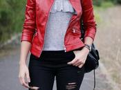 cazadora roja, porque siempre tiene negra