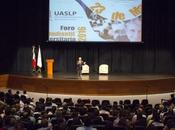 Pedro Ferriz imparte conferencia UASLP