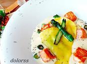 Raviolis espárragos crema queso salmón