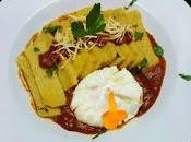 Pastel polenta huevos escalfado