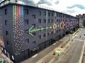 ciclo lunar mostrado través 15.000 coloridas aves origami