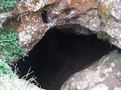 Explorando cueva