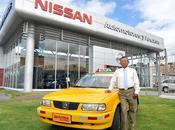 taxi Nissan cumplió años está como nuevo para con...