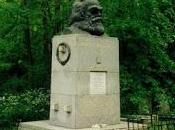 Karl Marx sólo publicó primer volumen capital”.