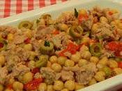 Ensalada garbanzos pimientos asados atún