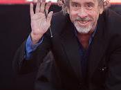 Burton huellas frente Teatro Chino