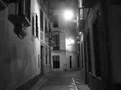 atronador silencio.