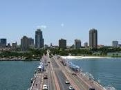 Petersburgo entre Salvador Dalí Chihuly