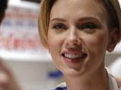 Scarlett Johansson vendedora palomitas maiz