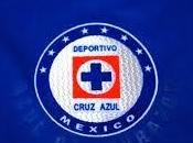 Defensa segunda división Cruz Azul modela para mantenerse