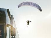 nueva demostración Volvo Trucks, ahora parapentista profesional