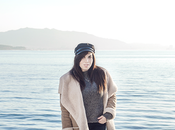 Cómo combinar jersey gris