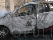 Video: Taxistas atacan pasajera, conductores Uber queman vehículo