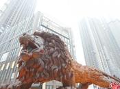 Escultura gigante león tomó personas años para terminar