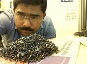 Ingeniero indio pasado cinco años recolectando kilogramos clavos calle