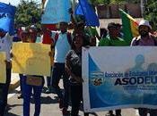 Estudiantes UASD Barahona marchan reclamo clases.