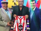 Zelada paga apuesta Ramón Ramírez