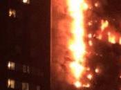 VIDEO: Arde edificio departamentos Londres