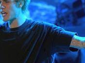 Justin Bieber niega cantar Despacito lanza botella (video)