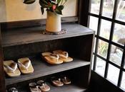 Quitarse zapatos antes entrar