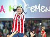 Jugadores directivas felicitan Chivas Femenil campeonato