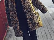 Look básico abrigo leopardo