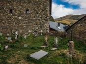 cementerio atrás