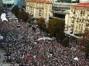 Miles dieron cita calles Ucrania para alabar Dios