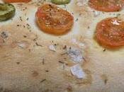 Focaccia tomate, aceitunas romero