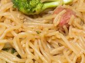 Fideos chinos miso brócoli salchichas gluten