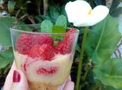 Vasito lemon curd sobre tierra tortas algarrobos frutos rojos