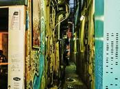 puerta abierta callejón