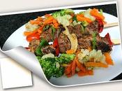 Brochetas ternera plancha verduras vapor